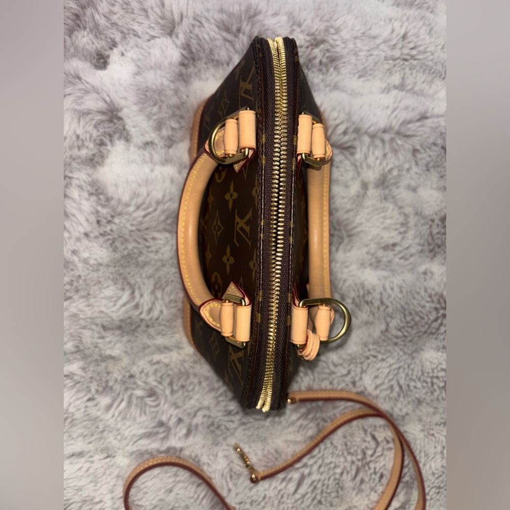 Louis Vuitton Mini Alma Satchel in Monogram Canvas with Natural Vachetta Trim - Picture 3 of 16
